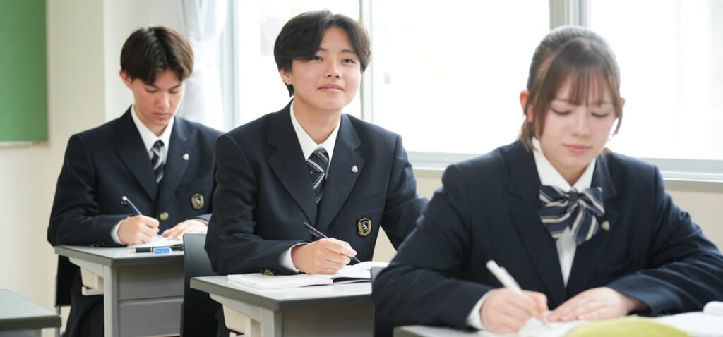放課後演習に取り組む生徒
